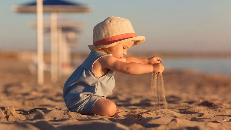 Πότε μπορεί το μωράκι μου να κάνει μπάνιο στη θάλασσα;