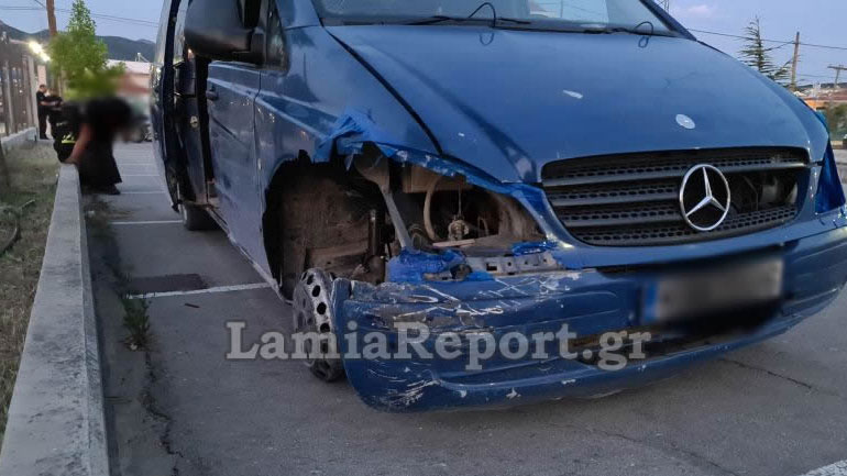 Λαμία: Μεθυσμένος οδηγός «έσπερνε» φωτιές οδηγώντας με τη ζάντα Λαμία: Μεθυσμένος οδηγός «έσπερνε» φωτιές οδηγώντας με τη ζάντα