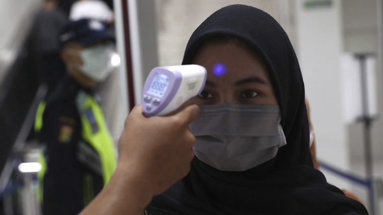 Ινδονησία: Ξεπέρασαν τις 5.800 τα νέα κρούσματα κορωνοϊού