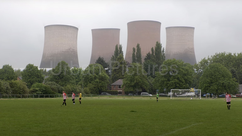 Κατεδάφιση 4 πύργων κατά τη διάρκεια ποδοσφαιρικού αγώνα 