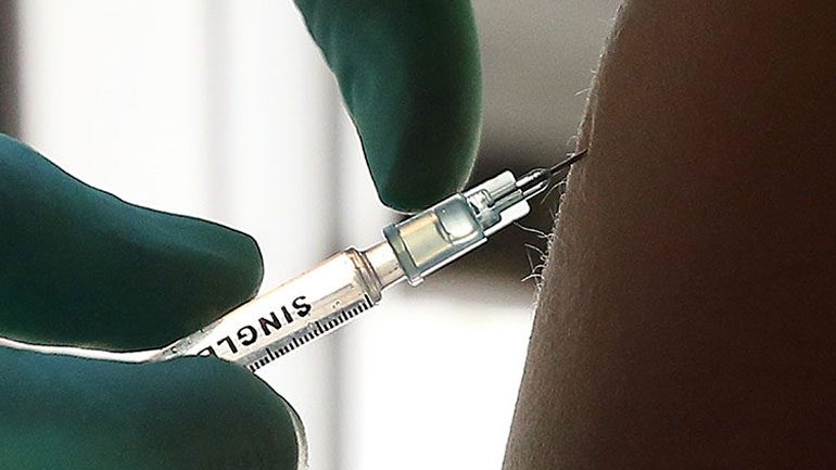 Τα προνόμια που συζητούνται για τους εμβολιασμένους