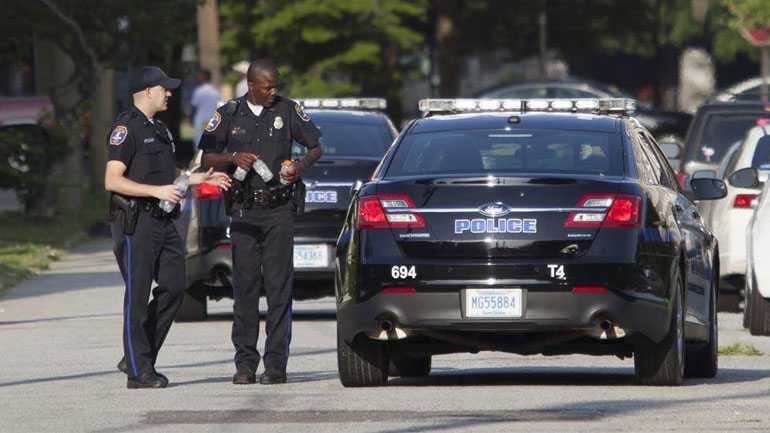 Χειροπέδες σε δύο άνδρες στις ΗΠΑ για τον θάνατο από πυροβολισμό ενός 6χρονου αγοριού