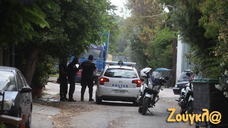 Παραδόθηκε ο 47χρονος που πυροβόλησε τον αδερφό του στην Κηφισιά