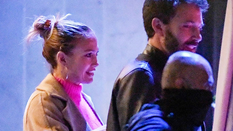 Η φωτογραφία της Jennifer Lopez την ώρα που φεύγει από το σπίτι του Ben Affleck