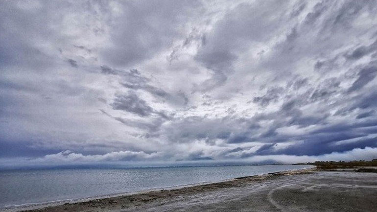 Βροχερός ο καιρός την Τρίτη σε αρκετές περιοχές, με κατά τόπους έντονα φαινόμενα