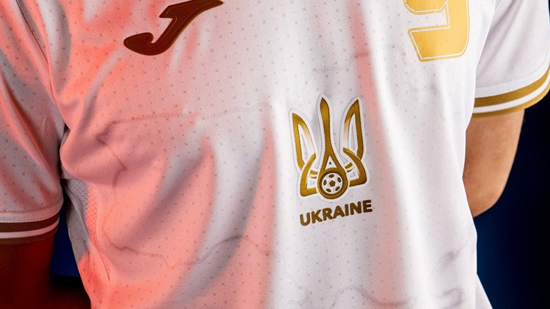 Μαίνεται η κόντρα Ουκρανίας-Ρωσίας για τις φανέλες με την Κριμαία και τα συνθήματα