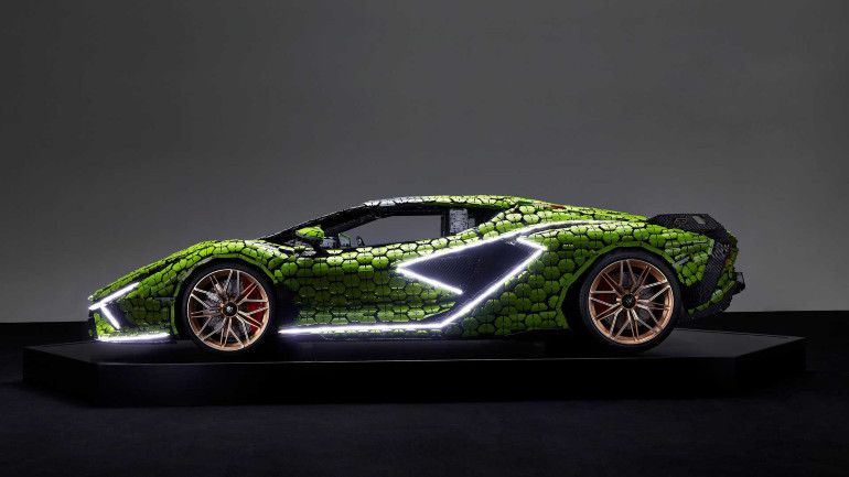 Οι τροχοί είναι κανονικών διαστάσεων από το κανονικό Sian.