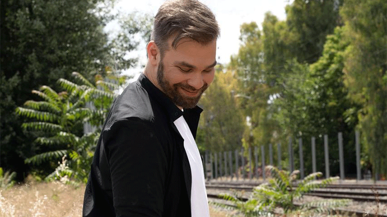 Ο Γιώργος Σαμπάνης στο Θέατρο Γης στη Θεσσαλονίκη