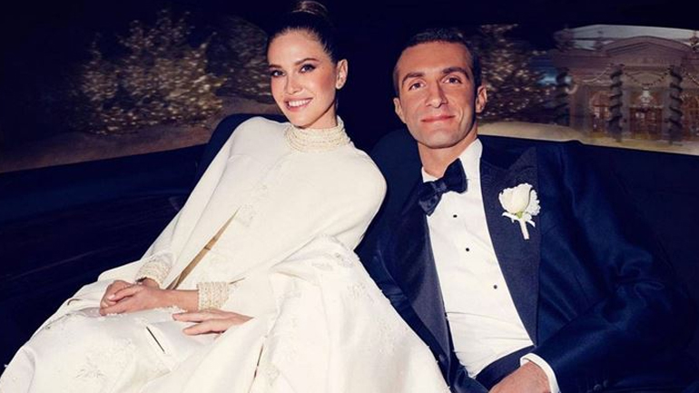 Dasha Zhukova: Η καλλονή σύζυγος του Σταύρου Νιάρχου ποζάρει πρώτη φορά με τον νεογέννητο γιο τους