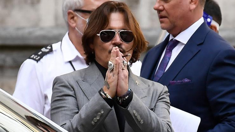 Με τις γκόμενες διασύρεται, με τις ταινίες δοξάζεται