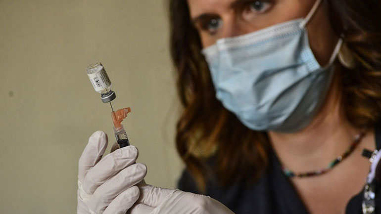 «Επιχείρηση μπορεί να απολύσει ανεμβολίαστο εργαζόμενο εάν τη θέτει σε κίνδυνο»