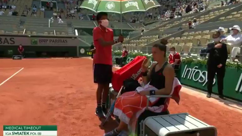 Η κίνηση ευαισθησίας της Σάκκαρη για το παιδί που κρατούσε την ομπρέλα!