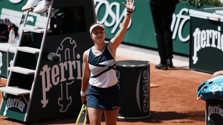 Ρολάν Γκαρός: Στα ημιτελικά η Κρεϊτσίκοβα, 2-0 την Γκοφ