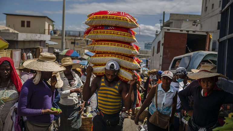 Αϊτή: Η βία των συμμοριών προκαλεί μαζική έξοδο από συνοικία της πρωτεύουσας