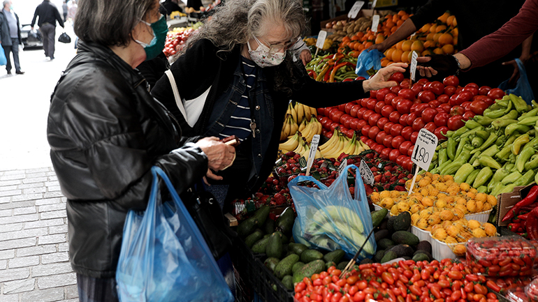 Λαϊκές αγορές: Καταργείται η απόσταση 5 μέτρων – Υποχρεωτικό το self test