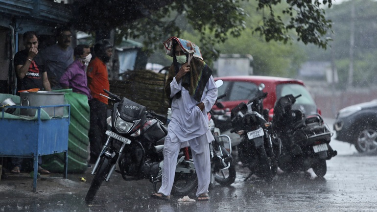 Τουλάχιστον 11 νεκροί από τις πλημμύρες στην Ινδία