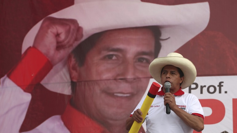 Προεδρικές εκλογές στο Περού: Ο Πέδρο Καστίγιο ανακηρύσσει τη νίκη του