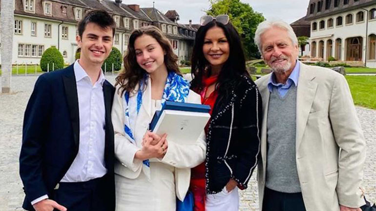 Michael Douglas: Πέρασαν τον ηθοποιό για παππού της κόρης του!