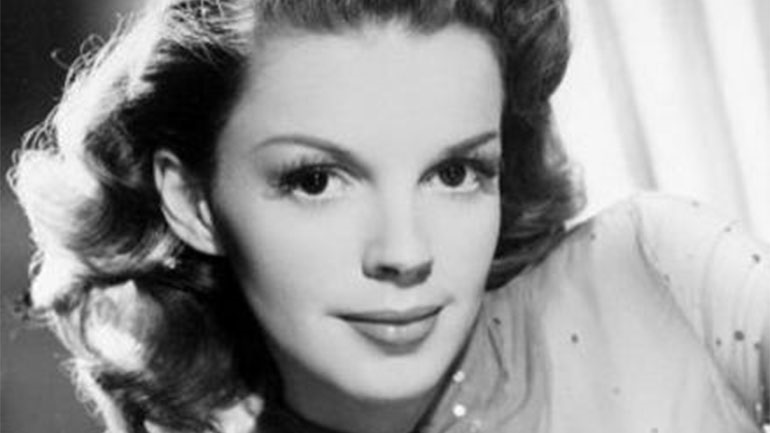 Σαν σήμερα γεννήθηκε η θρυλική ηθοποιός Τζούντι Γκάρλαντ