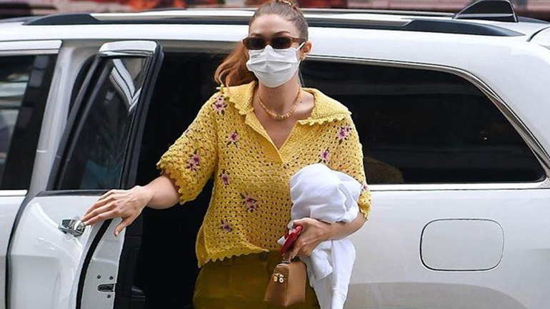 H εμφάνιση της Gigi Hadid με crochet που επιβεβαιώνει ότι είναι η top τάση της σεζόν