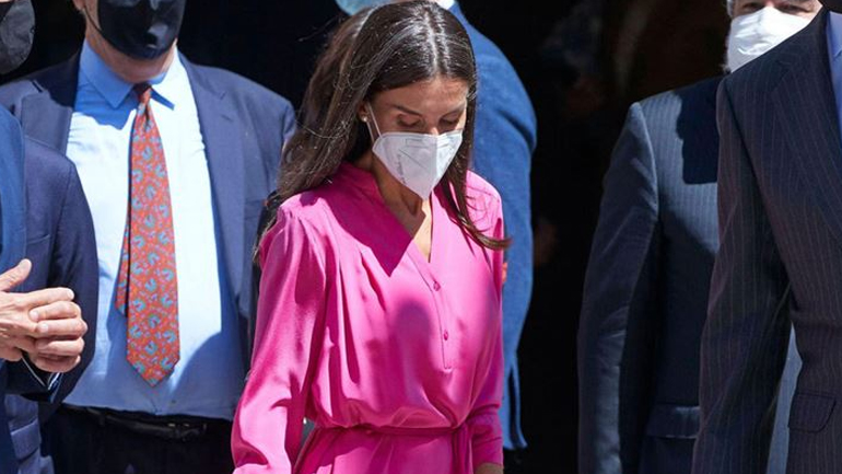 Η βασίλισσα Letizia μόλις φόρεσε την κορυφαία απόχρωση της σεζόν