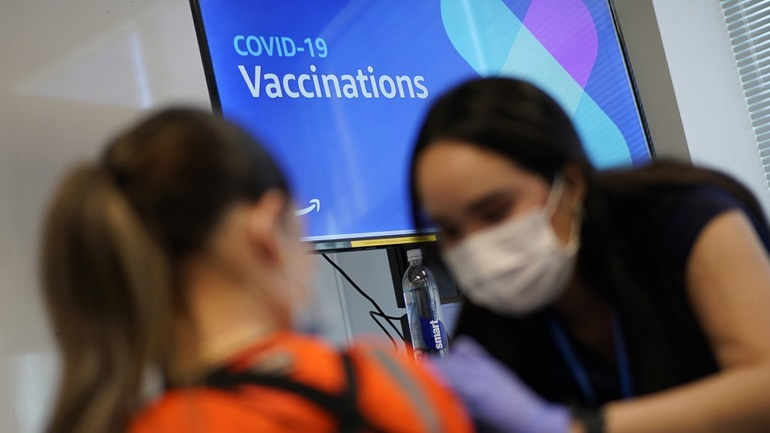 CDC: Υψηλότερα του αναμενόμενου τα περιστατικά μυοκαρδίτιδας στους 16-24 ετών μετά τα mRNA εμβόλια