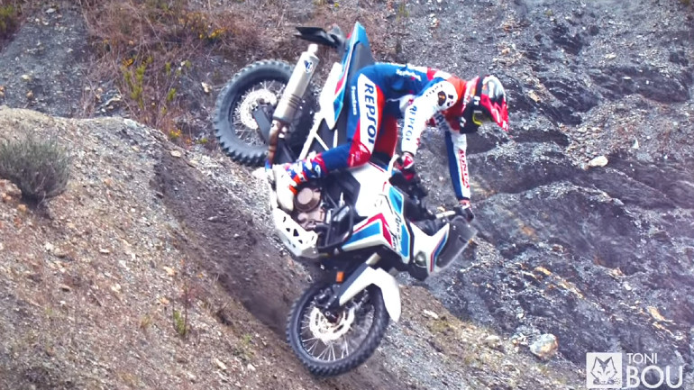 Από τις πατερίτσες στη σέλα της Honda Africa Twin 1100