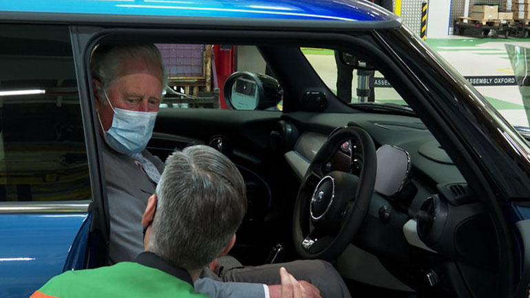 Στο τιμόνι του ηλεκτρικού Mini ο πρίγκιπας της Ουαλίας- Οι πρώτες εντυπώσεις