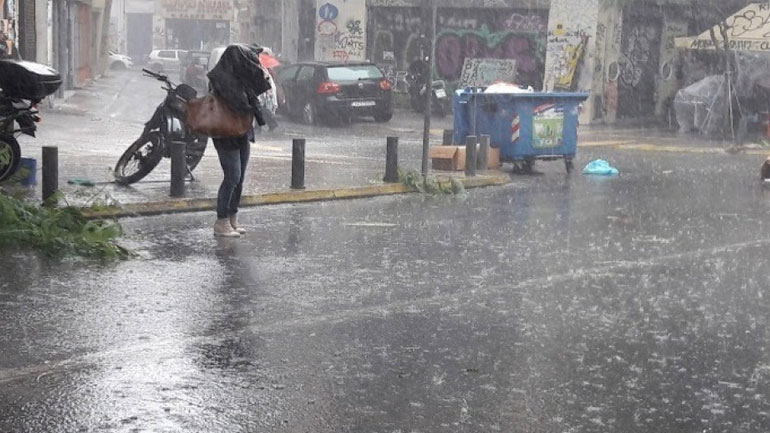 Διακοπές ρεύματος στην Αττική απο την κακοκαιρία Διακοπές ρεύματος στην Αττική απο την κακοκαιρία