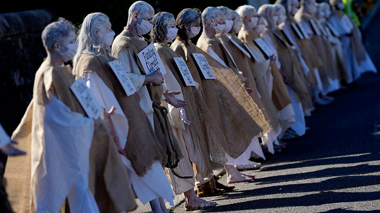 Αγγλία: Μαζικές διαδηλώσεις για το κλίμα στην Κορνουάλη