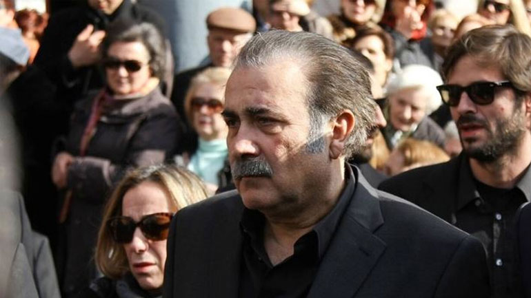 O Λάκης Λαζόπουλος και το άγνωστο περιστατικό με τον Μένιο Φουρθιώτη: «Είχε έρθει στο σπίτι μας στη Λάρισα»