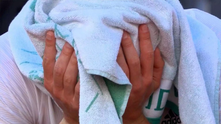 Η απογοήτευση του Τσιτσιπά μετά το τέλος του τελικού με τον Τζόκοβιτς