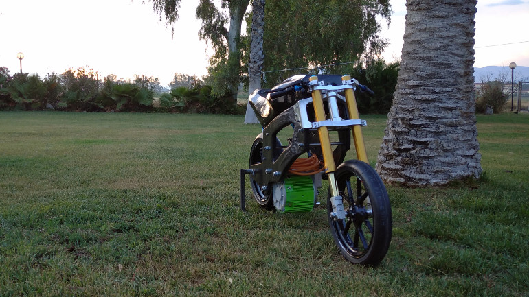 Το δυσκολότερο κομμάτι στο πλαίσιο ήταν η συμμετρία των δύο ανθρακονημάτινων κομματιών.