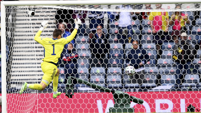 Η γκολάρα του Τσέχου Στσικ στη Σκωτία