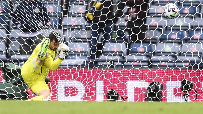 Από απόσταση 44,8 μέτρων το γκολ του Σικ