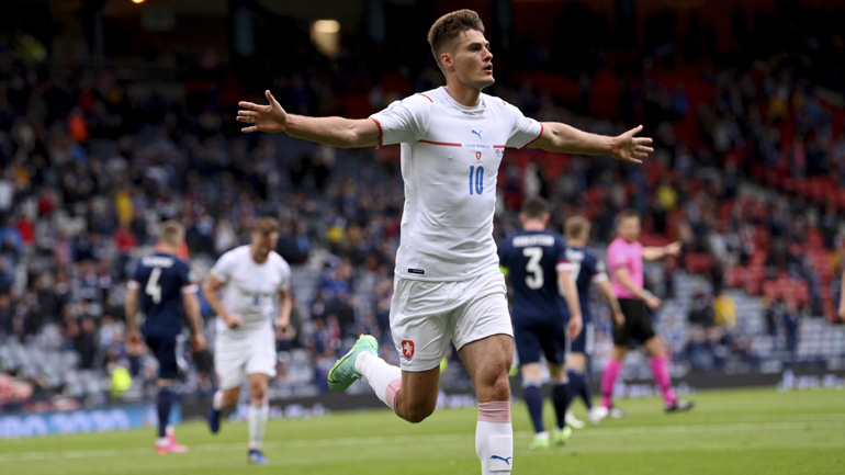 Με το δεξί στο Euro η Τσεχία, 2-0 την Σκωτία στη Γλασκώβη