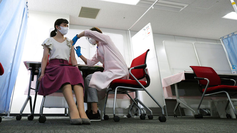 Τα 6,8 εκατ. έφτασαν οι εμβολιασμοί – Πότε ανοίγει η πλατφόρμα για την ηλικιακή ομάδα 18-24 ετών