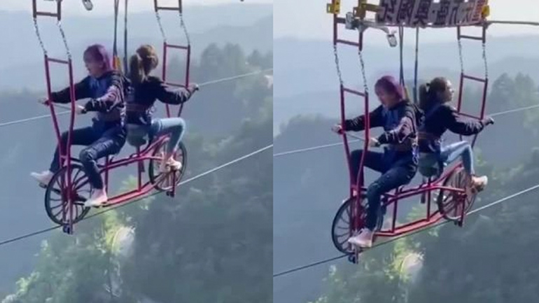 Δύο νεαρές κάνουν ποδήλατο σε ένα σχοινί