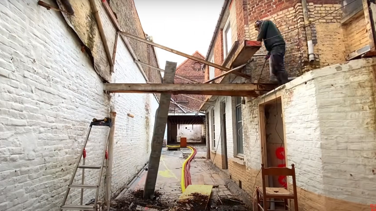 Ανακαίνιση εγκαταλελειμμένου εργοστασίου σε timelapse