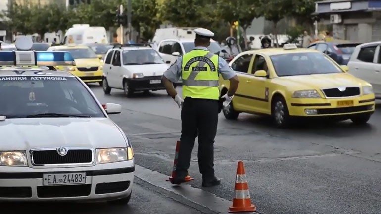 Χειροπέδες σε οκτώ οδηγούς έπειτα από ειδική επιχείρηση της Τροχαίας