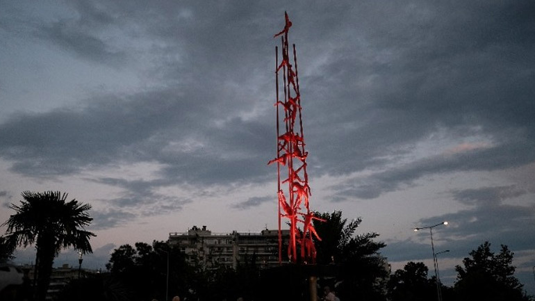 Θεσσαλονίκη: Αποκαλυπτήρια και φωταγώγηση για το γλυπτό «Meteoron»