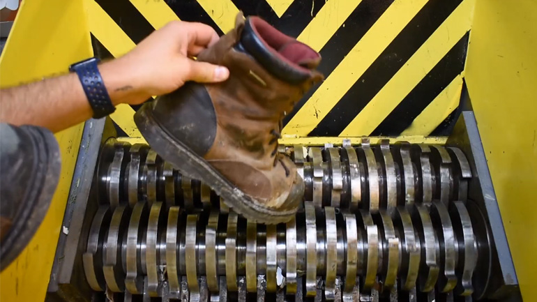 Απορρίμματα στον καταστροφέα