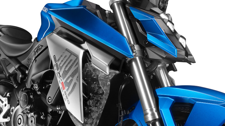 Το πιο χαρακτηριστικό σημείο της μοτοσικλέτας είναι τα πλαϊνά καπάκια και το εμπρός φωτιστικό σώμα.