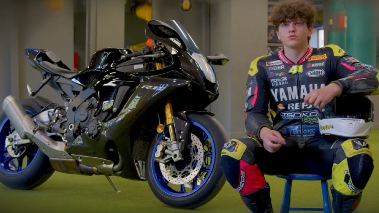 Ο Γιάννης Περιστεράς αγωνίζεται στο Ιταλικό Πρωτάθλημα Yamaha R3 Cup.