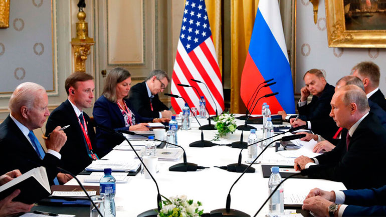 Η συνάντηση Μπάιντεν-Πούτιν κράτησε 2,5 ώρες: Αποφασίστηκε η αμοιβαία επιστροφή των πρέσβεων σε Μόσχα και Ουάσινγκτον Η συνάντηση Μπάιντεν-Πούτιν κράτησε 2,5 ώρες: Αποφασίστηκε η αμοιβαία επιστροφή των πρέσβεων σε Μόσχα και Ουάσινγκτον