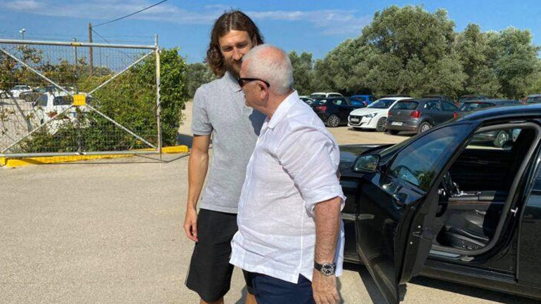 Μελισσανίδης στον Τσιγκρίνσκι: «Είσαι από εκείνους τους παίκτες που τίμησαν αυτή τη φανέλα»