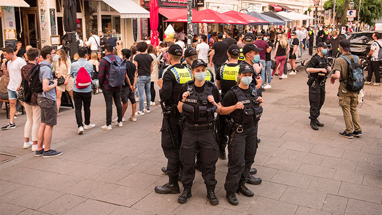Γερμανία: Ξεπέρασαν τις 90.000 οι θάνατοι από κορωνοϊό