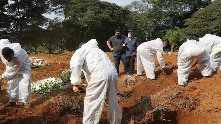 Βραζιλία: Ξεπέρασαν τους 490.0000 οι θάνατοι εξαιτίας της COVID-19