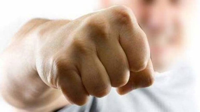 Χαλάνδρι: Πυγμάχος χτύπησε τη μητέρα του και τραυμάτισε με κλομπ αστυνομικό