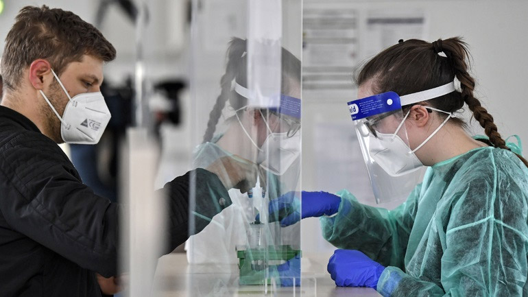 Γερμανία: Περισσότερα από 1.300 κρούσματα κορωνοϊού σε 24 ώρες